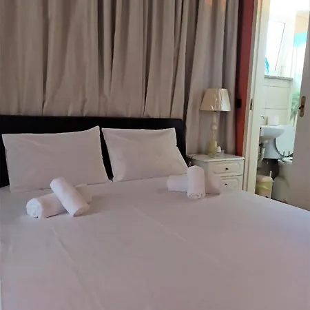 Dina Vila *